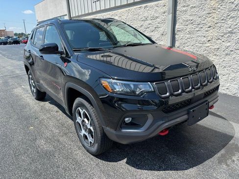 Used 2022 Jeep Compass Trailhawk w/ Sun and Sound Group AWD/4WD image 2