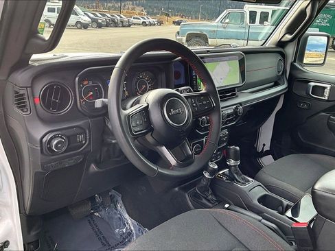 Used 2025 Jeep Wrangler Unlimited Rubicon AWD/4WD image 14