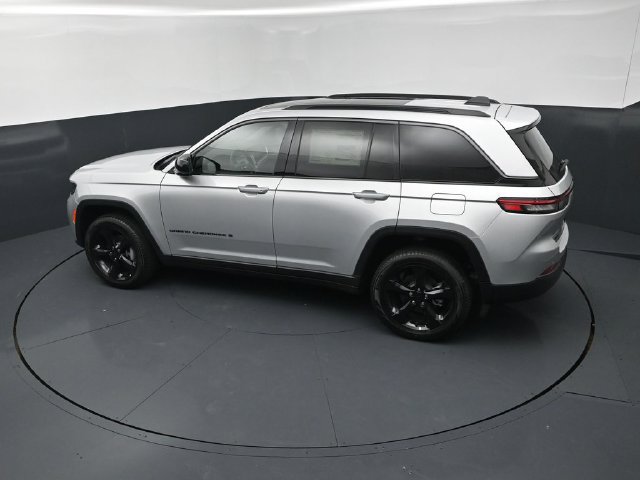 New 2026 Jeep Grand Cherokee Limited w/ Limited Altitude Package AWD/4WD image 15