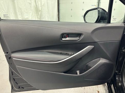 Used 2025 Toyota Corolla SE w/ SE Premium Package image 8