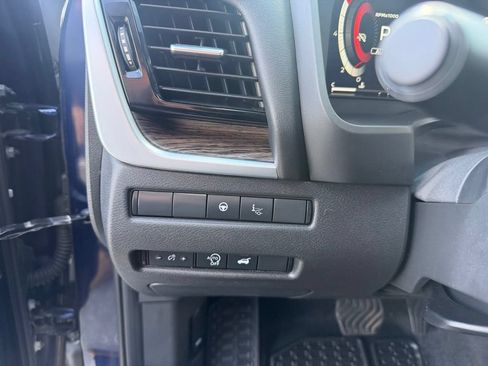 Used 2025 Nissan Rogue Platinum w/ Platinum Premium Package AWD/4WD image 22