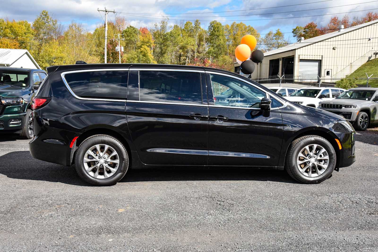 New 2027 Chrysler Pacifica Select w/ Family Tech Group AWD/4WD image 2