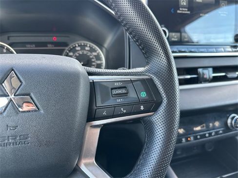 Used 2024 Mitsubishi Outlander SE image 23