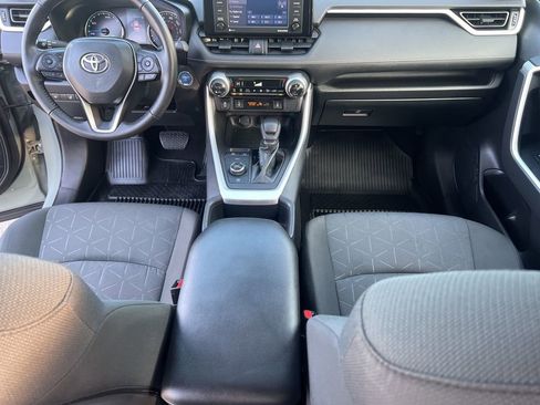 Used 2022 Toyota RAV4 XLE image 19