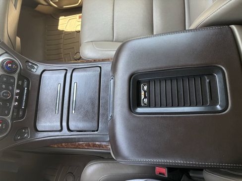 Used 2017 Chevrolet Suburban Premier RWD image 20