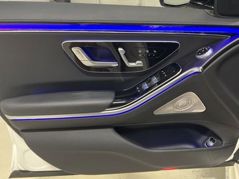 Used 2022 Mercedes-Benz S 500 4MATIC w/ AMG Line Package image 16