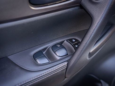 Used 2019 Nissan Rogue Sport S image 9