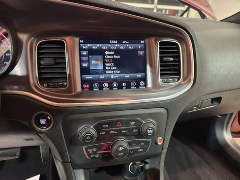 Used 2019 Dodge Charger SXT image 17