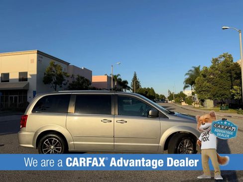 Used 2017 Dodge Grand Caravan SXT FWD image 3