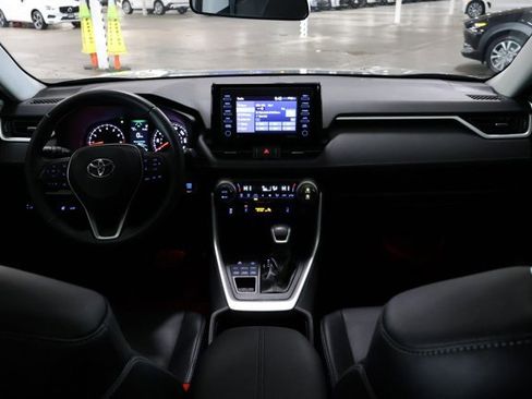 Used 2021 Toyota RAV4 XLE Premium image 20