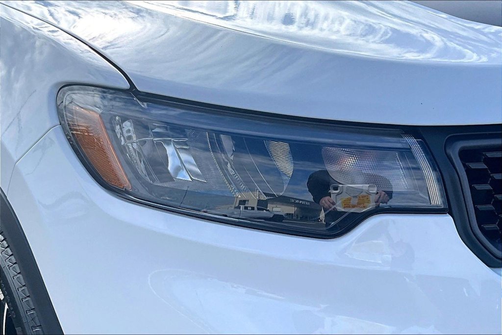 Used 2025 Jeep Compass Trailhawk AWD/4WD image 29