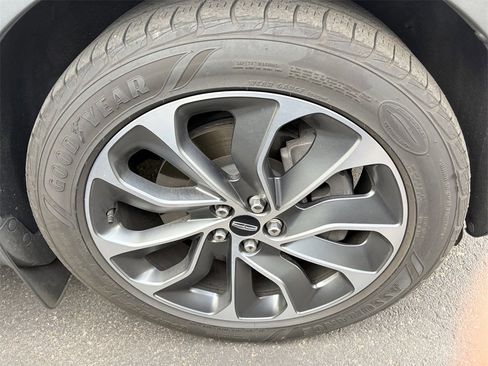 Used 2024 Lincoln Nautilus Premier image 5