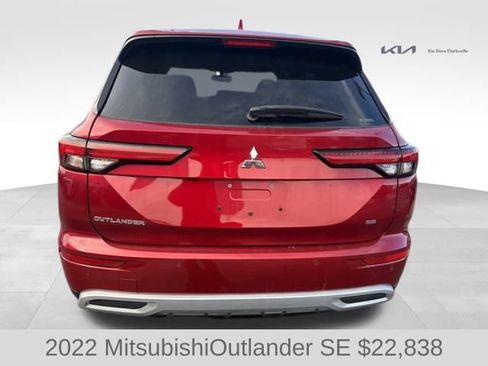 Used 2022 Mitsubishi Outlander SE image 7