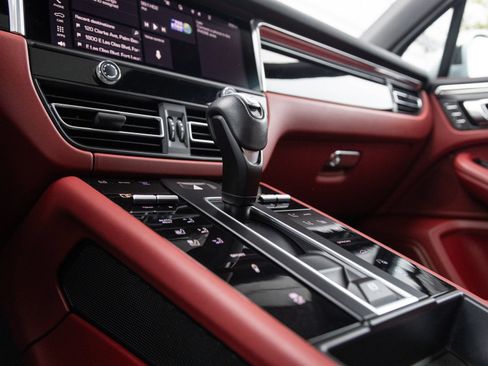 Certified 2023 Porsche Macan S AWD/4WD image 26