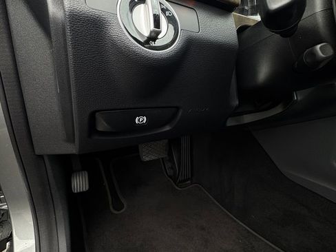 Used 2010 Mercedes-Benz E 350 Sedan image 15