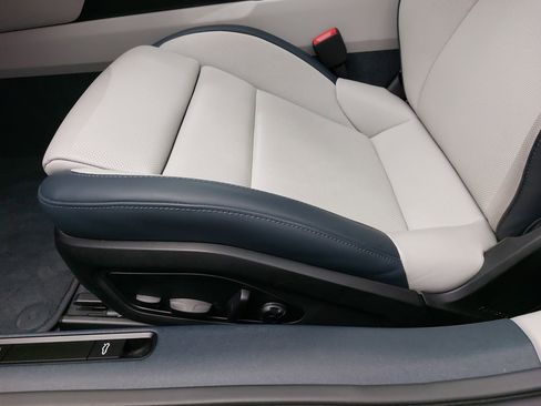 Certified 2025 Porsche 911 Carrera image 27