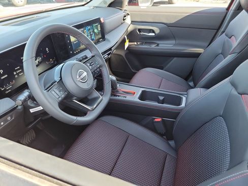 New 2026 Nissan Kicks SR image 3