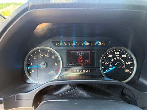 Used 2015 Ford F150 XLT w/ Equipment Group 301A Mid AWD/4WD image 12