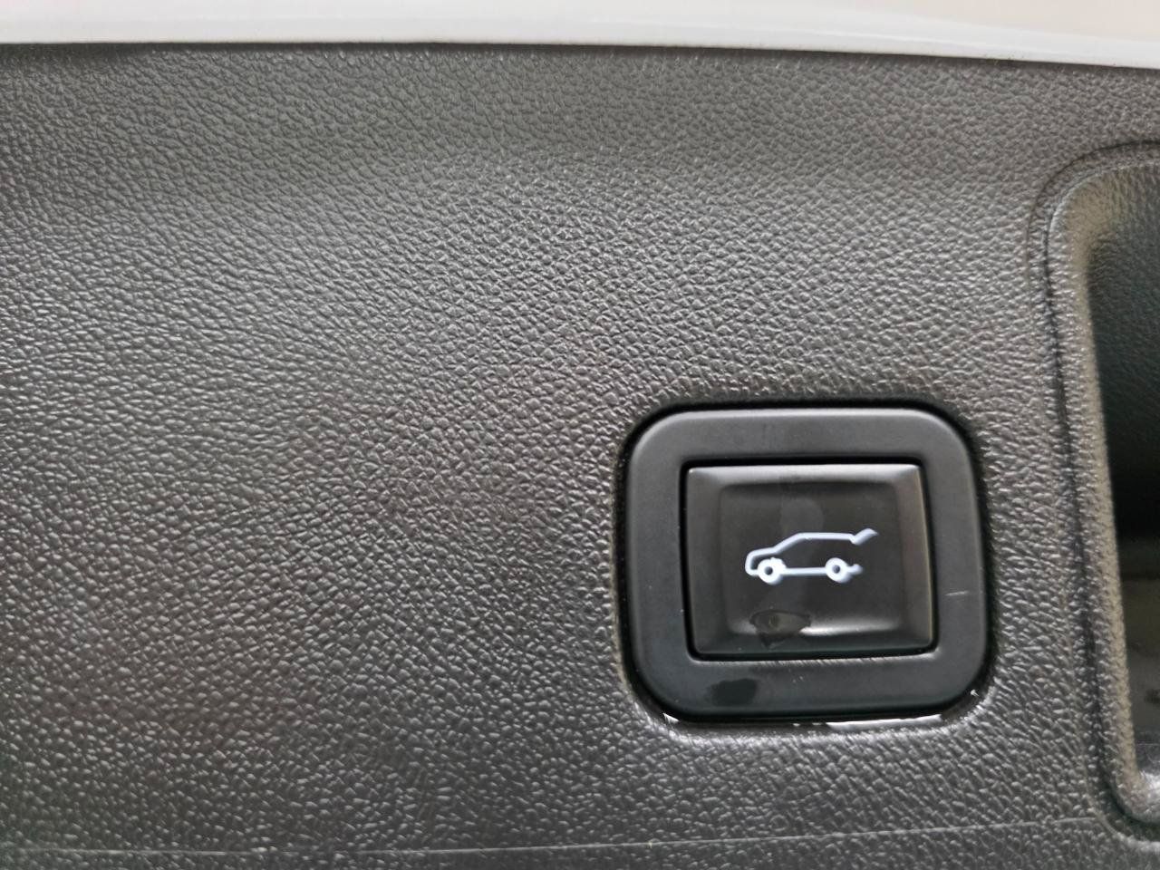 Used 2020 GMC Terrain SLT w/ Preferred Package AWD/4WD image 22