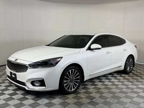 Used 2017 Kia Cadenza Premium FWD image 2