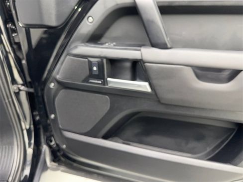 Used 2025 Land Rover Defender 110 S image 48