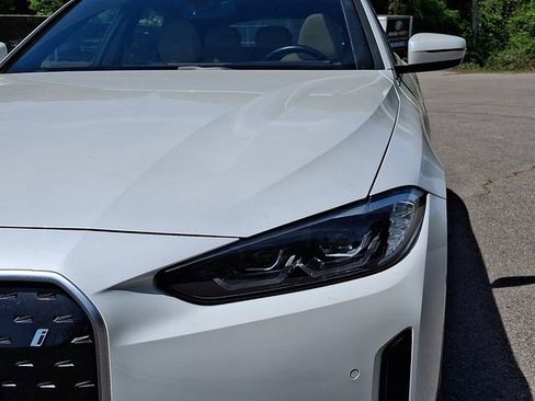 Used 2022 BMW i4 eDrive40 RWD image 11