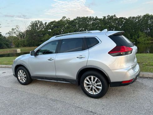 Used 2020 Nissan Rogue SV FWD image 4