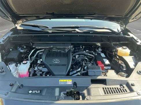 Used 2023 Toyota Highlander L FWD image 18