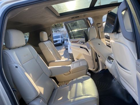 Used 2022 Cadillac Escalade ESV Sport Platinum image 21