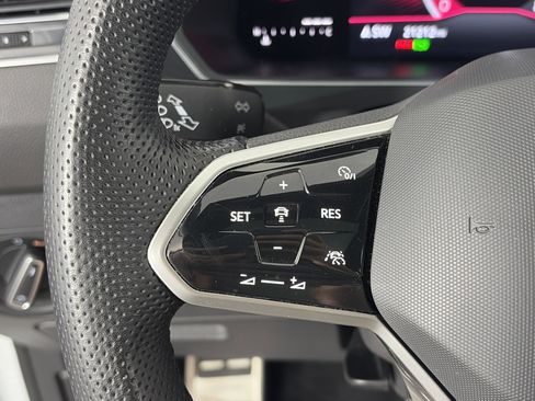 Used 2022 Volkswagen Tiguan SE R-Line AWD/4WD image 30