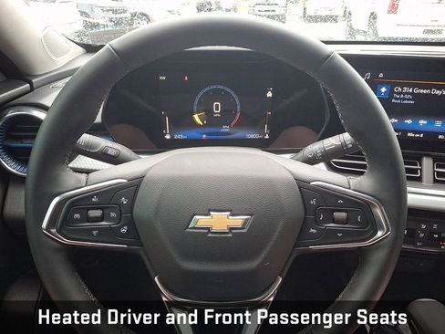 Used 2025 Chevrolet Trax LT w/ LT Convenience Package FWD image 19