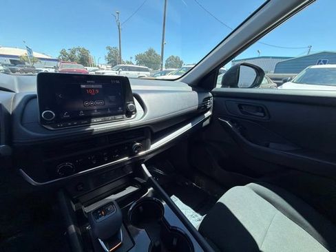 Used 2024 Nissan Rogue S FWD image 11