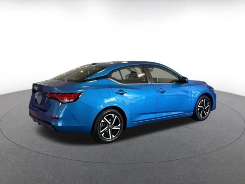 Used 2025 Nissan Sentra SV FWD image 14