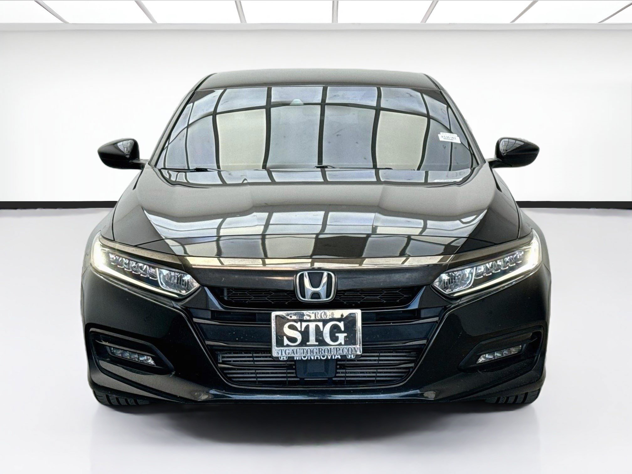 Used 2018 Honda Accord Sport image 2