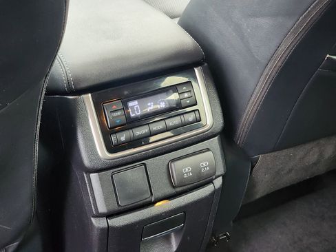 Used 2022 Subaru Ascent Limited AWD/4WD image 20