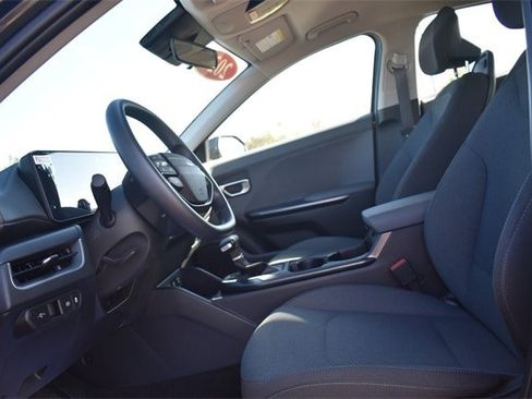 New 2025 Kia K4 LXS image 18