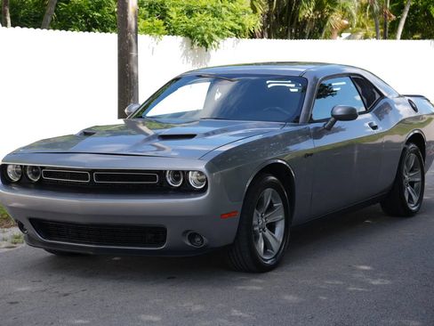 Used 2015 Dodge Challenger SXT RWD image 4