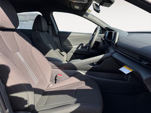 New 2025 Hyundai Elantra Sport image 17