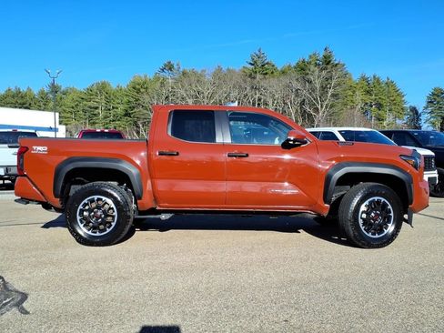 Used 2025 Toyota Tacoma TRD Off-Road AWD/4WD image 3