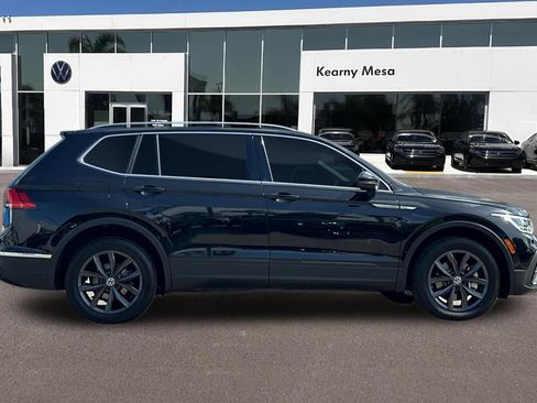 Used 2023 Volkswagen Tiguan SE w/ Panoramic Sunroof Package FWD image 3