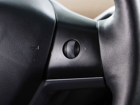 Used 2022 Tesla Model Y Performance image 14