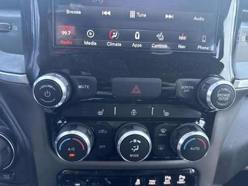Used 2019 RAM 1500 Big Horn AWD/4WD image 26