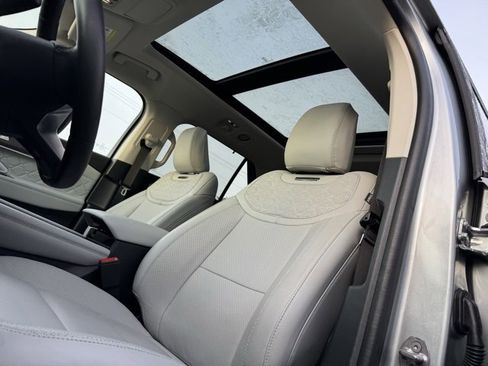 Used 2025 Ford Explorer Platinum w/ LUX Leather Package image 9