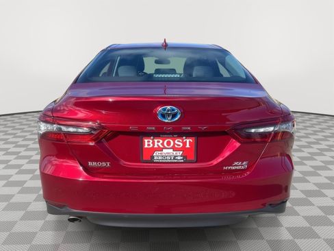 Used 2021 Toyota Camry XLE w/ Cold Weather Package image 5