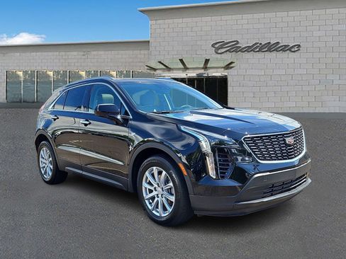 Certified 2023 Cadillac XT4 Luxury w/ Cold Weather Package AWD/4WD image 3
