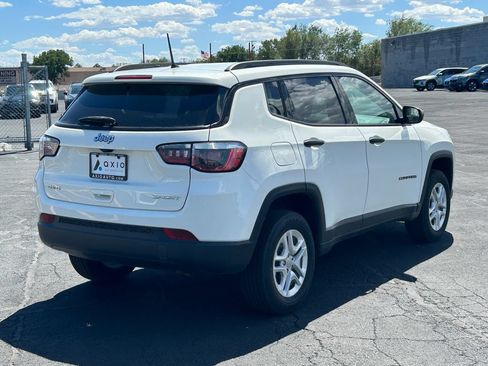 Used 2018 Jeep Compass Sport AWD/4WD image 3