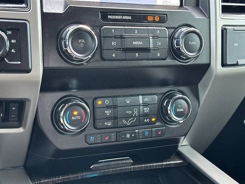 Used 2020 Ford F350 Lariat w/ Lariat Ultimate Package image 20