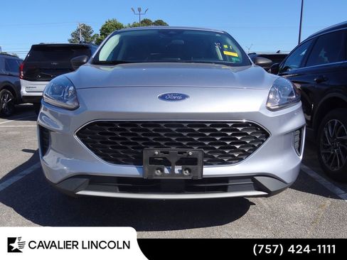 Used 2022 Ford Escape SE w/ Convenience Package FWD image 4