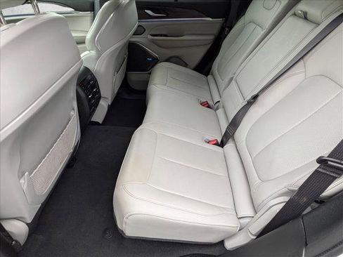 Used 2022 Jeep Grand Cherokee Overland AWD/4WD image 18