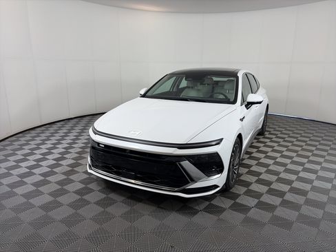 Used 2025 Hyundai Sonata Limited image 2